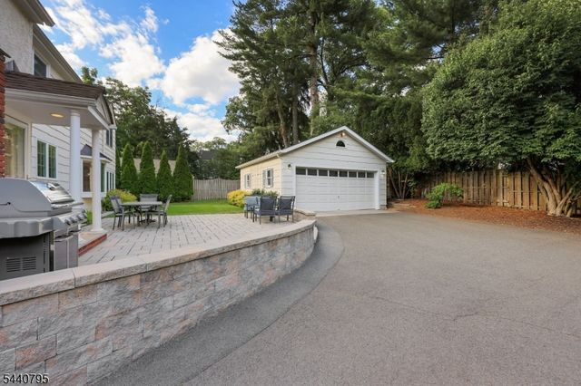 220 Wychwood Road, Westfield Town, NJ 07090