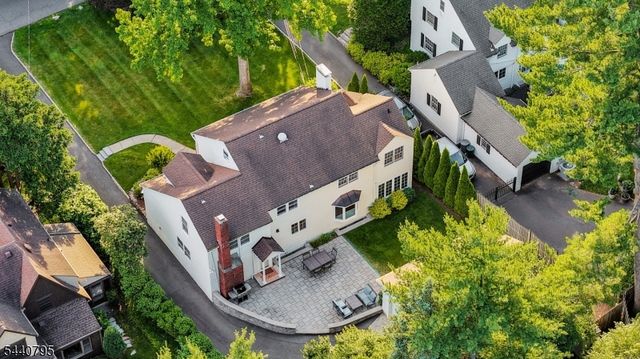 220 Wychwood Road, Westfield Town, NJ 07090