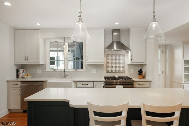 220 Wychwood Road, Westfield Town, NJ 07090