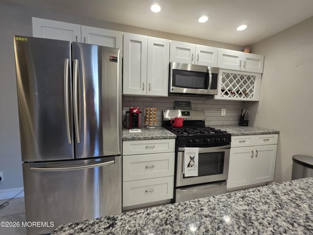231 Atlantic Street 30, Keyport, NJ 07735