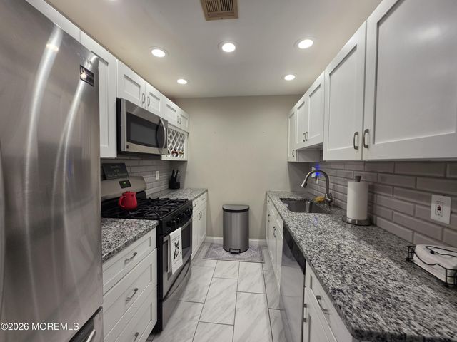 231 Atlantic Street 30, Keyport, NJ 07735