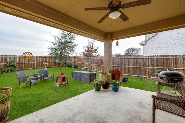 513 Thompson Drive, Van Alstyne, TX 75495