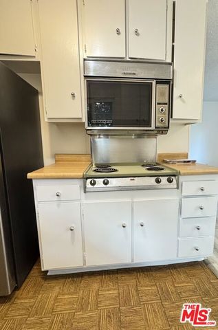 964 Larrabee Street 107, West Hollywood, CA 90069