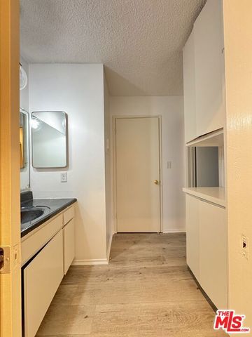 964 Larrabee Street 107, West Hollywood, CA 90069