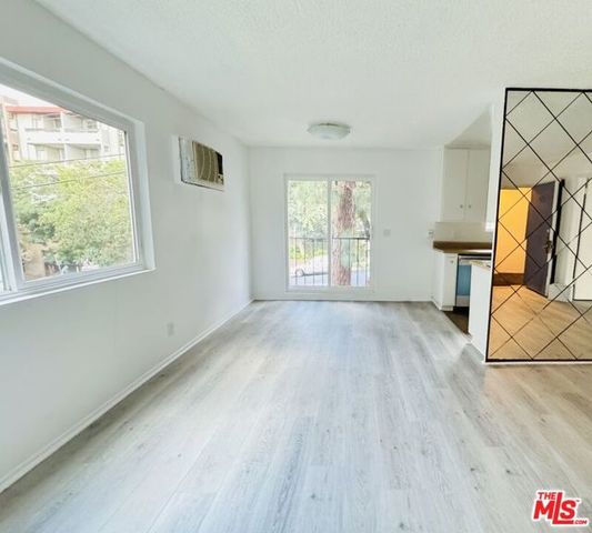 964 Larrabee Street 107, West Hollywood, CA 90069