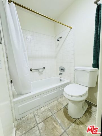 964 Larrabee Street 107, West Hollywood, CA 90069