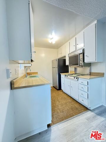 964 Larrabee Street 107, West Hollywood, CA 90069