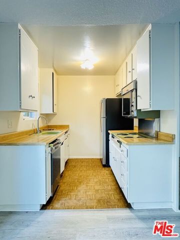 964 Larrabee Street 107, West Hollywood, CA 90069