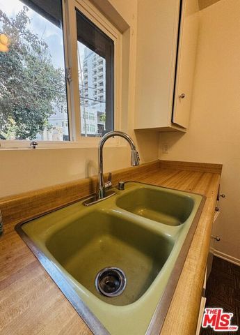 964 Larrabee Street 107, West Hollywood, CA 90069