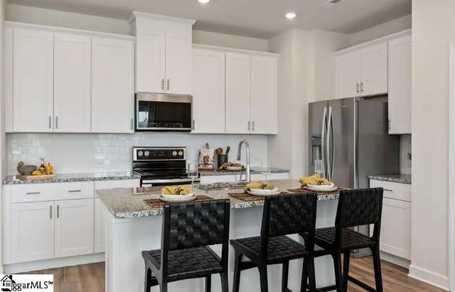 702 Cozy Bluff Road, Spartanburg, SC 29301