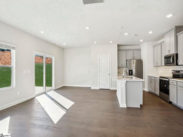 702 Cozy Bluff Road, Spartanburg, SC 29301