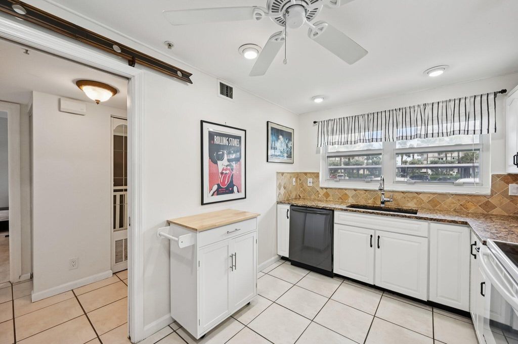 Image 14 of property listing at 3224 S Ocean Boulevard 110-B, Highland Beach, FL 33487