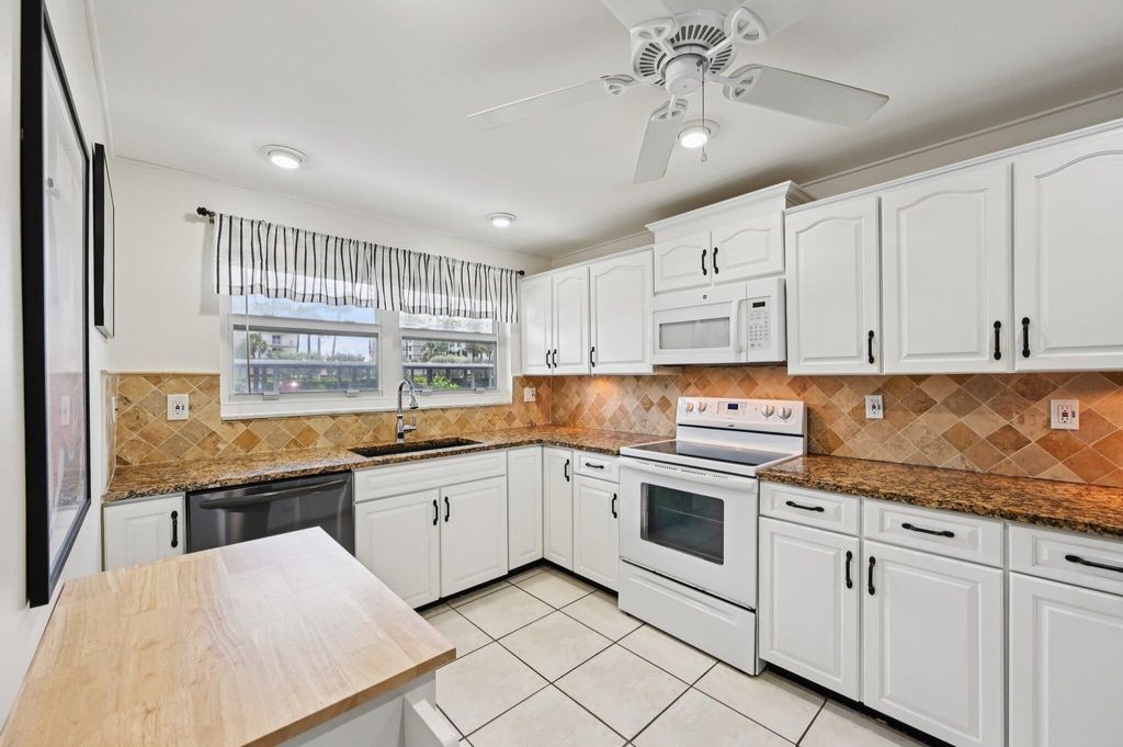 Image 15 of property listing at 3224 S Ocean Boulevard 110-B, Highland Beach, FL 33487