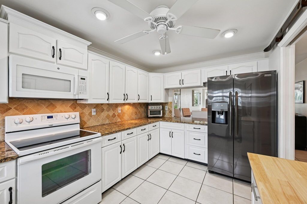 Image 17 of property listing at 3224 S Ocean Boulevard 110-B, Highland Beach, FL 33487