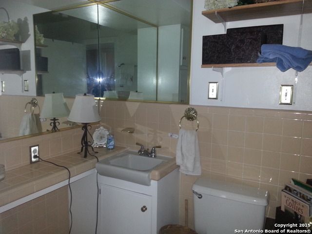 121 RIVIERA DR, Castle Hills, TX 78213