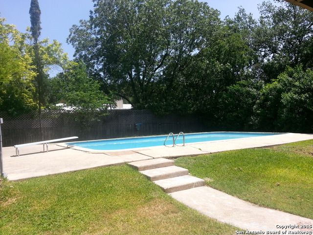 121 RIVIERA DR, Castle Hills, TX 78213