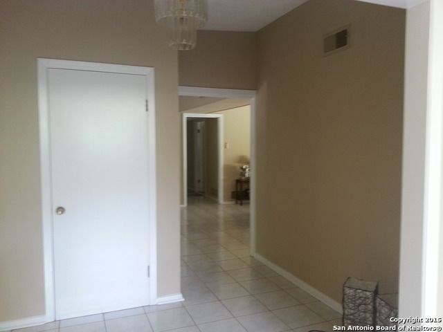 121 RIVIERA DR, Castle Hills, TX 78213