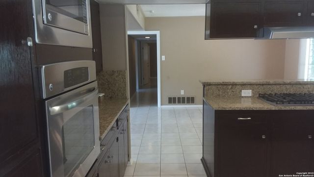 121 RIVIERA DR, Castle Hills, TX 78213