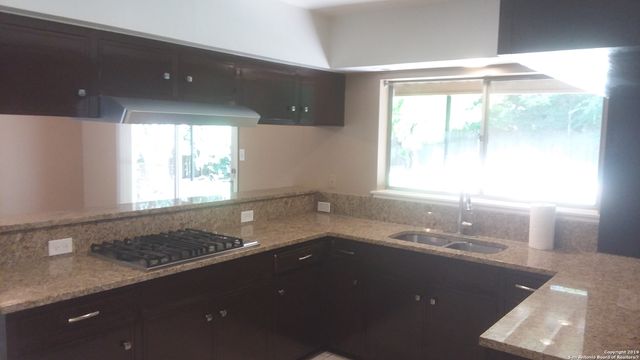 121 RIVIERA DR, Castle Hills, TX 78213