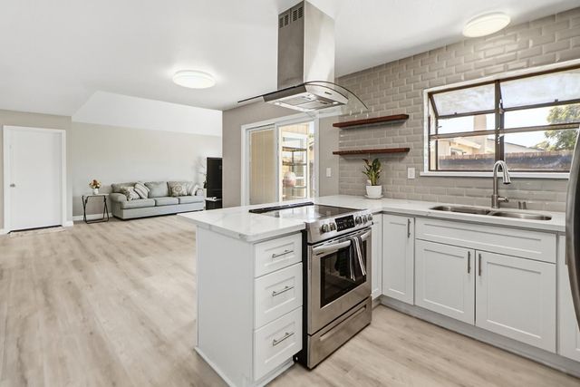 3529 Lindenwood Way, Sacramento, CA 95826