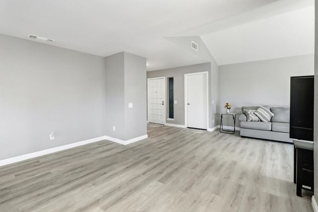 3529 Lindenwood Way, Sacramento, CA 95826