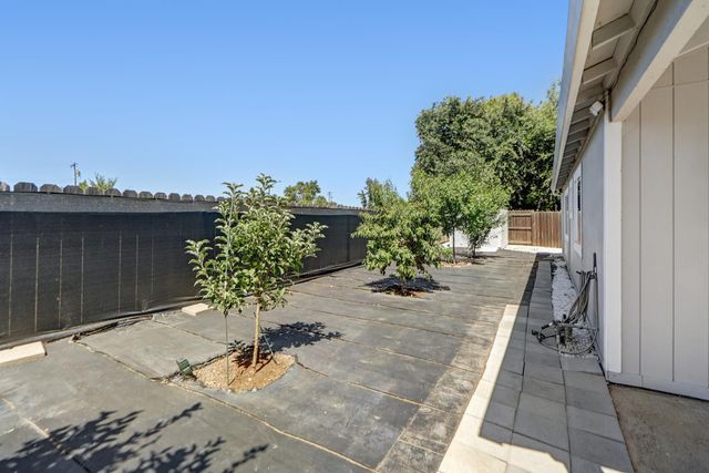 3529 Lindenwood Way, Sacramento, CA 95826