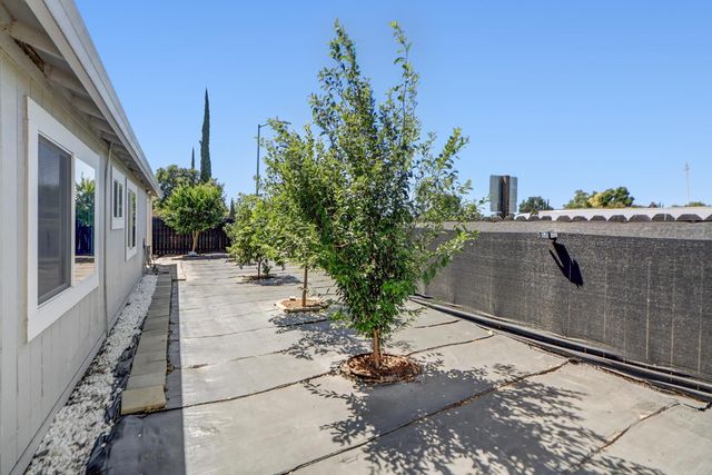3529 Lindenwood Way, Sacramento, CA 95826