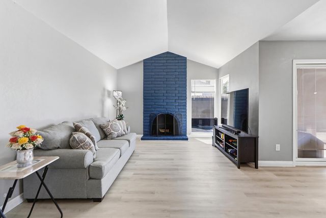 3529 Lindenwood Way, Sacramento, CA 95826