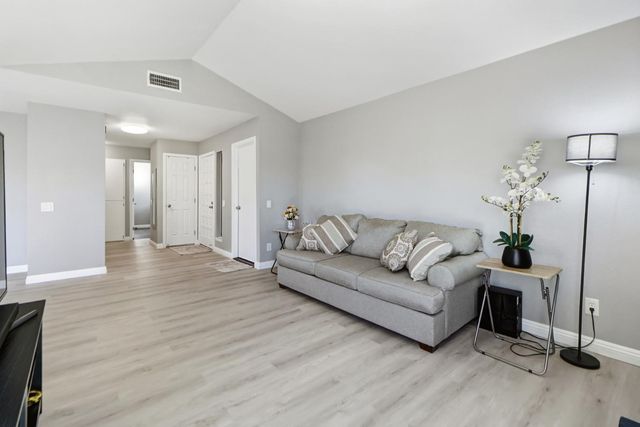 3529 Lindenwood Way, Sacramento, CA 95826