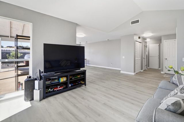 3529 Lindenwood Way, Sacramento, CA 95826