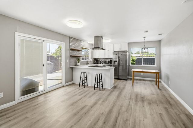 3529 Lindenwood Way, Sacramento, CA 95826