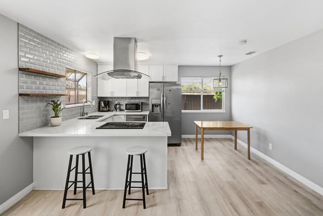 3529 Lindenwood Way, Sacramento, CA 95826