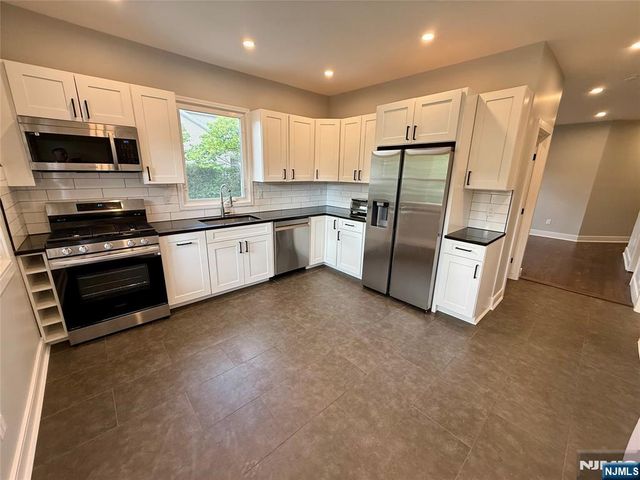 686 Lafayette Avenue, Hawthorne, NJ 07506