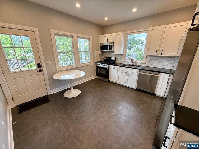 686 Lafayette Avenue, Hawthorne, NJ 07506