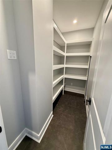 686 Lafayette Avenue, Hawthorne, NJ 07506