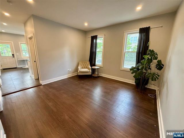 686 Lafayette Avenue, Hawthorne, NJ 07506