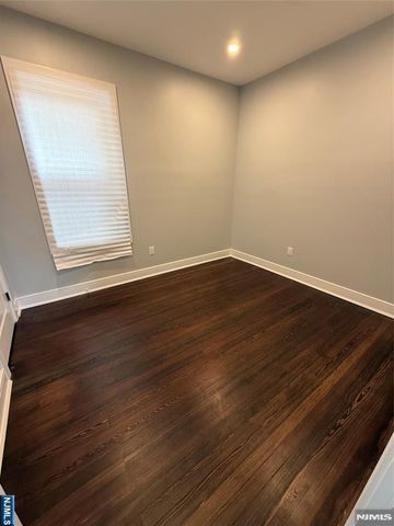 686 Lafayette Avenue, Hawthorne, NJ 07506