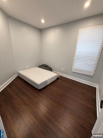 686 Lafayette Avenue, Hawthorne, NJ 07506