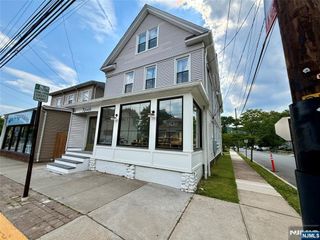 686 Lafayette Avenue, Hawthorne, NJ 07506
