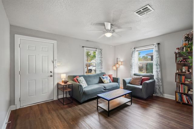 3261 Todd Avenue, Fort Worth, TX 76110