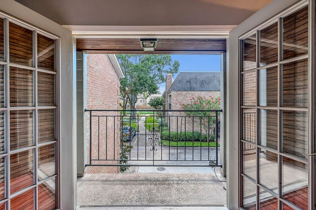 5450 John Dreaper Drive, Houston, TX 77056