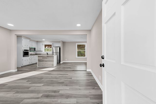 335 Hampshire Dr, Clarksville, TN 37043