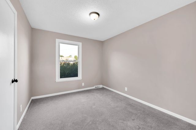 335 Hampshire Dr, Clarksville, TN 37043