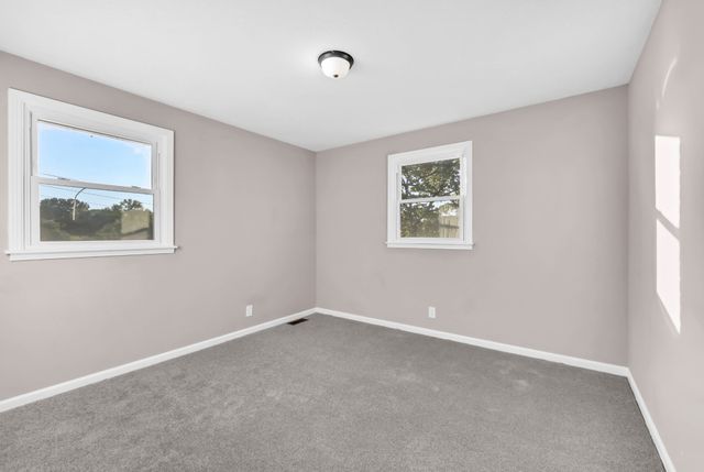 335 Hampshire Dr, Clarksville, TN 37043