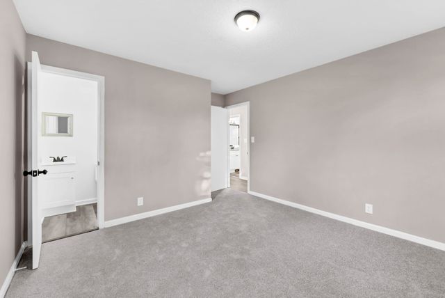 335 Hampshire Dr, Clarksville, TN 37043