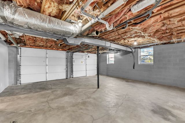 335 Hampshire Dr, Clarksville, TN 37043