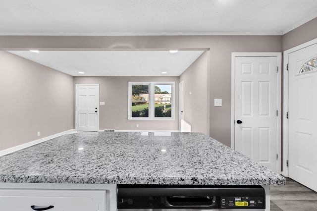335 Hampshire Dr, Clarksville, TN 37043