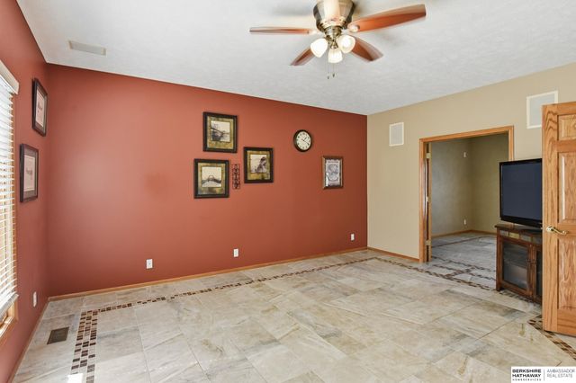 18205 Cedar Circle, Omaha, NE 68130