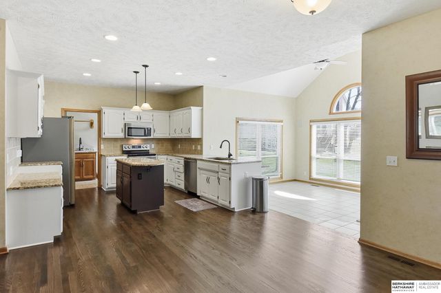 18205 Cedar Circle, Omaha, NE 68130