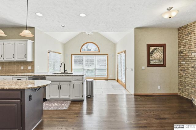 18205 Cedar Circle, Omaha, NE 68130